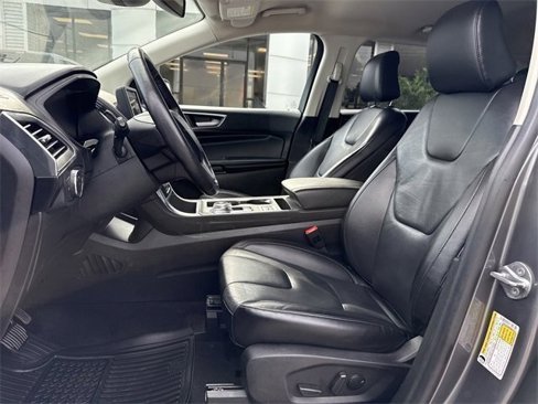 Used 2022 Ford Edge Titanium image 4