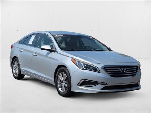 Used 2016 Hyundai Sonata SE image 3