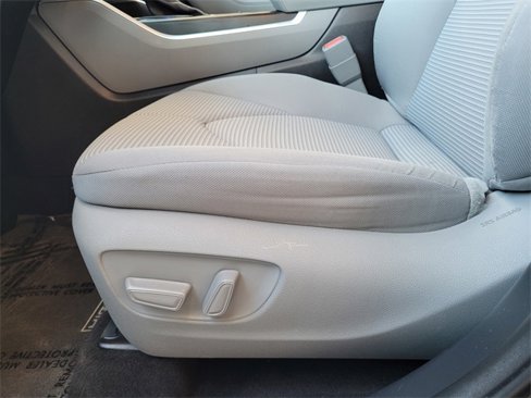 Used 2021 Toyota Highlander L image 21