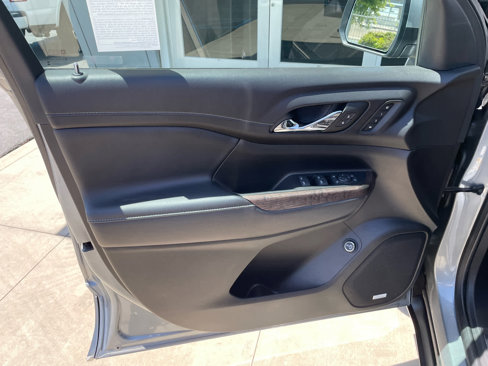 Used 2023 GMC Acadia Denali image 15