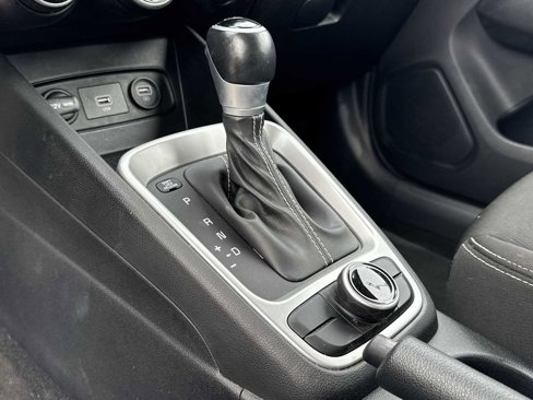 Certified 2021 Hyundai Venue SEL image 23