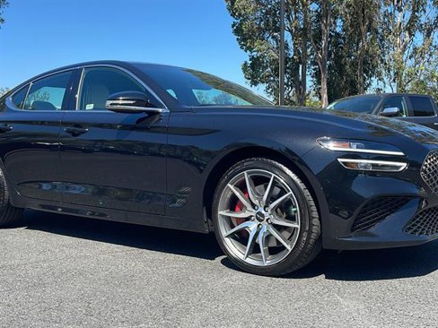 Used 2025 Genesis G70 2.5T image 1