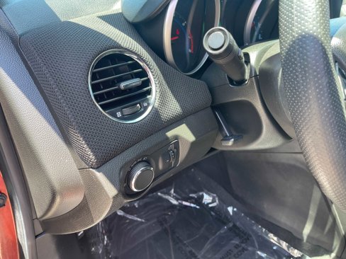 Used 2012 Chevrolet Cruze LT image 18