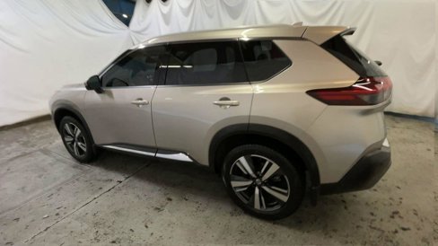 Used 2021 Nissan Rogue SL w/ Premium Package image 6