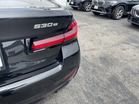 Used 2022 BMW 530e w/ Premium Package image 10
