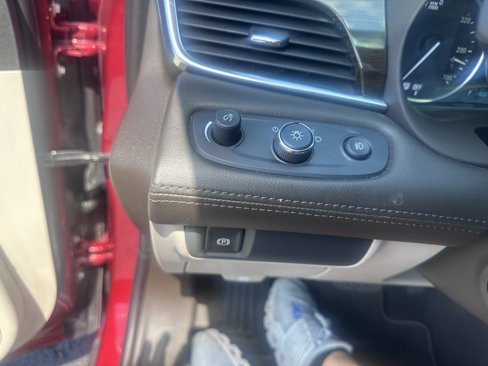 Used 2019 Buick LaCrosse Essence image 5