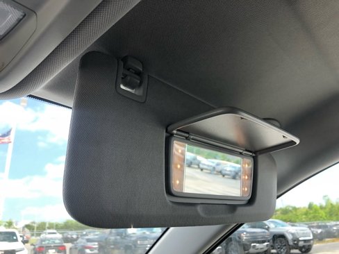 Used 2024 GMC Terrain SLT image 29