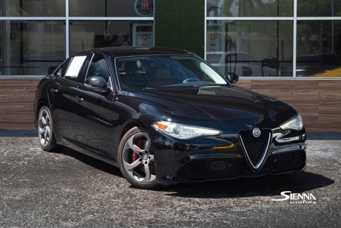 Used 2018 Alfa Romeo Giulia image 1