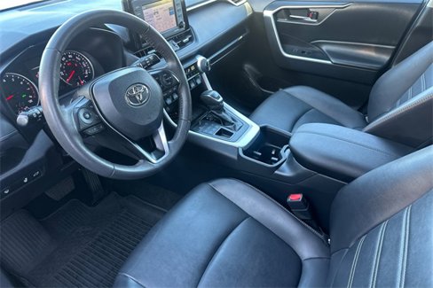 Used 2022 Toyota RAV4 XLE Premium image 10