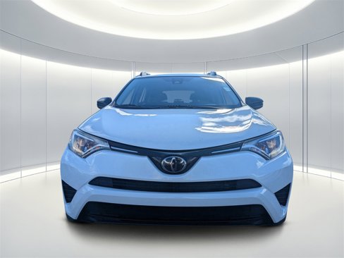 Used 2018 Toyota RAV4 LE image 8
