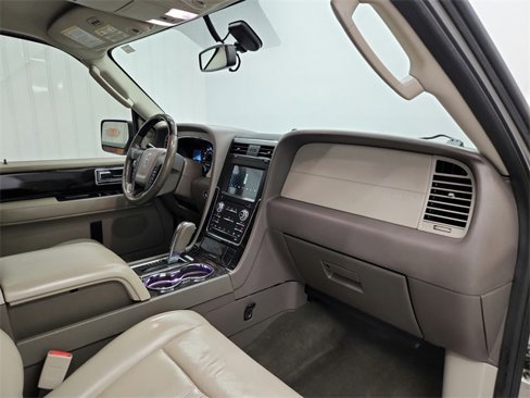Used 2017 Lincoln Navigator Select image 35