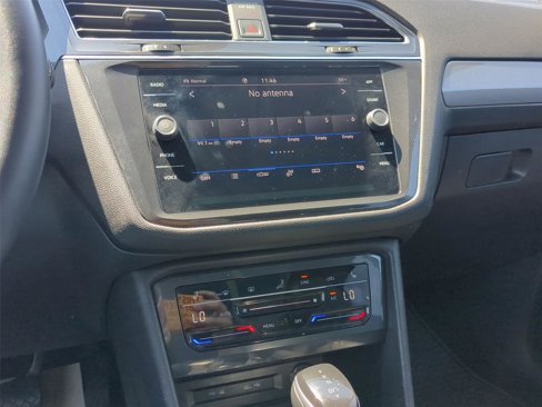 Used 2022 Volkswagen Tiguan SE w/ Panoramic Sunroof Package image 23