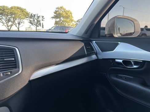 Used 2018 Volvo XC90 T5 Momentum w/ Convenience Package image 26