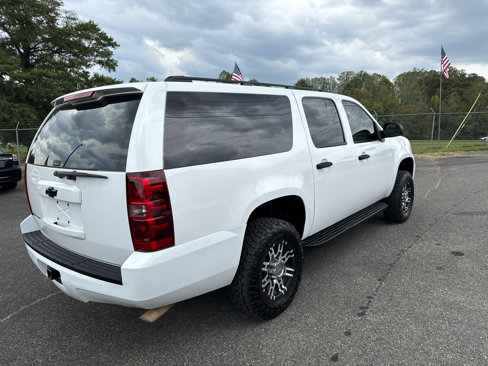 Used 2008 Chevrolet Suburban 2500 w/ Skid Plate Package image 7