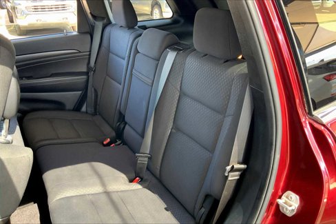 Used 2018 Jeep Grand Cherokee Laredo image 19
