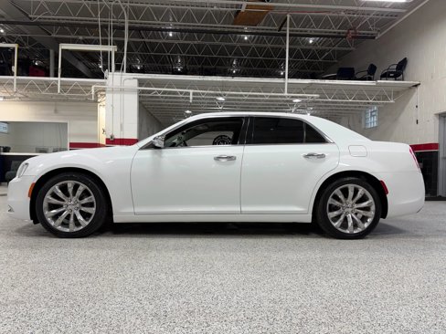 Used 2019 Chrysler 300 Limited image 9