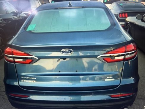 Used 2019 Ford Fusion SE image 4
