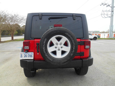 Used 2018 Jeep Wrangler Sport image 3
