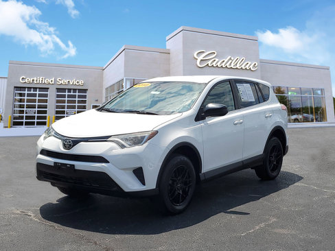 Used 2018 Toyota RAV4 LE image 1