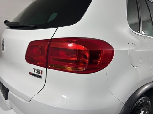 Used 2017 Volkswagen Tiguan Sport image 23