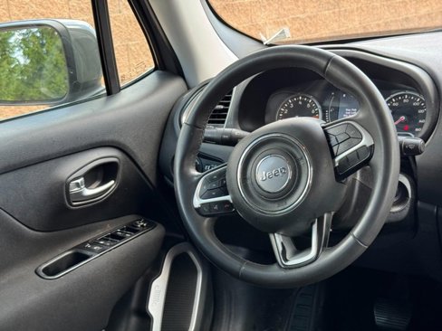 Used 2020 Jeep Renegade Latitude image 12