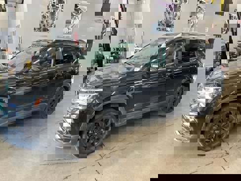 Used 2022 Volkswagen Taos SE w/ Panoramic Sunroof Package image 3