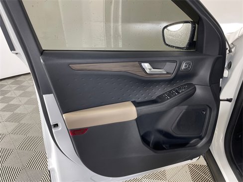 Used 2020 Ford Escape Titanium image 12