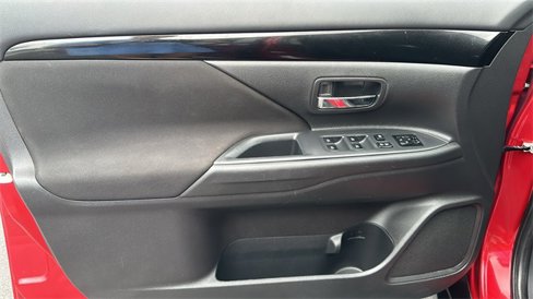 Used 2019 Mitsubishi Outlander ES image 11