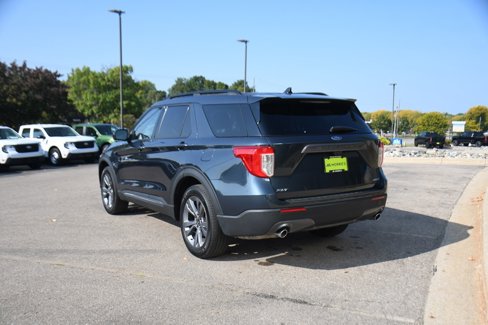 Used 2022 Ford Explorer XLT w/ Equipment Group 202A image 4