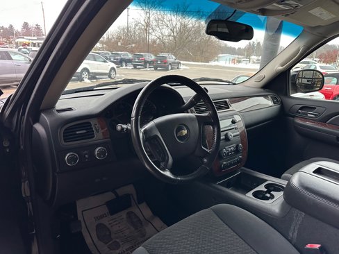 Used 2008 Chevrolet Suburban 2500 LT w/ Convenience Package 1 image 9