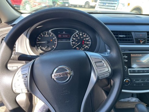 Used 2016 Nissan Altima 2.5 S w/ Power Driver Seat Package image 9