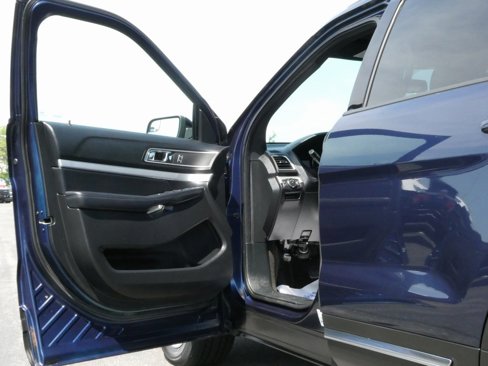 Used 2017 Ford Explorer XLT w/ Equipment Group 202A image 31
