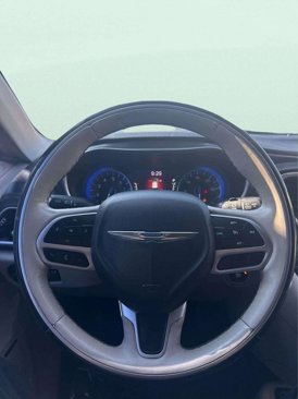 Used 2017 Chrysler Pacifica Limited image 22