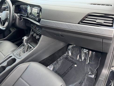 Used 2022 Volkswagen Jetta SE w/ Panoramic Sunroof Package image 12