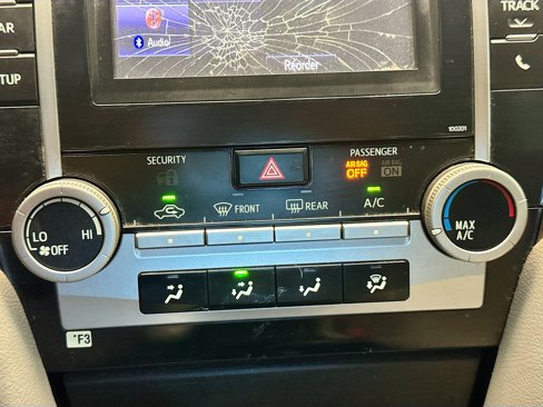 Used 2014 Toyota Camry LE image 9