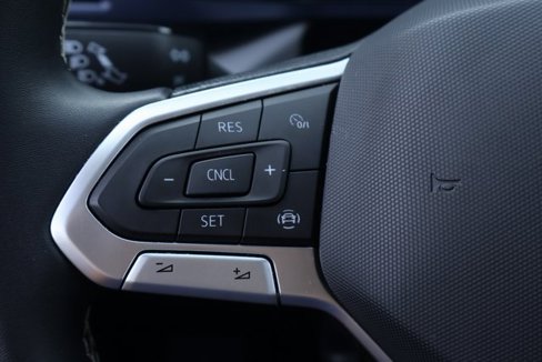 Certified 2022 Volkswagen Taos SE image 20
