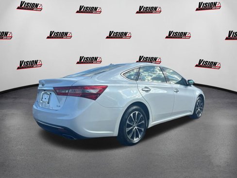 Used 2018 Toyota Avalon XLE image 5