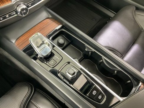 Certified 2023 Volvo XC60 T8 Ultimate w/ Climate Package image 15