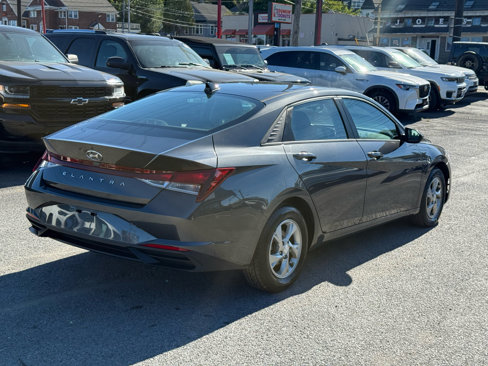 Used 2022 Hyundai Elantra SE image 5