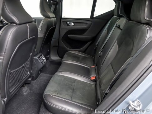 Used 2020 Volvo XC40 T4 R-Design image 14