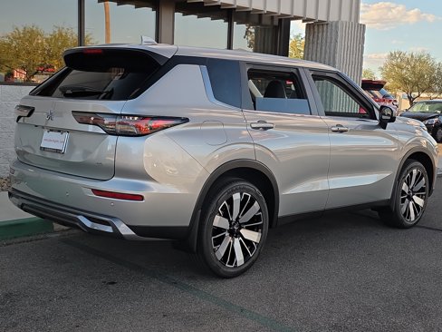 New 2025 Mitsubishi Outlander SE image 4