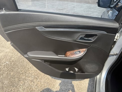 Used 2015 Chevrolet Impala LT w/ Convenience Package image 12