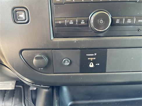 Used 2017 Chevrolet Express 2500 image 28