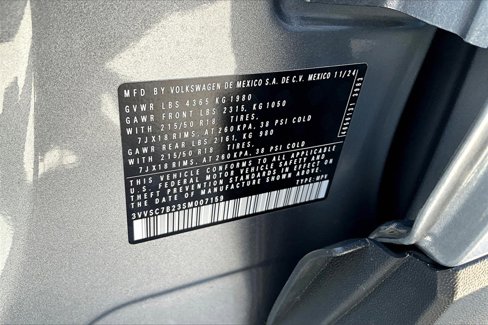 Certified 2025 Volkswagen Taos SE image 29