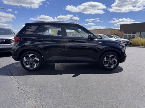 Used 2025 Hyundai Venue SEL image 6