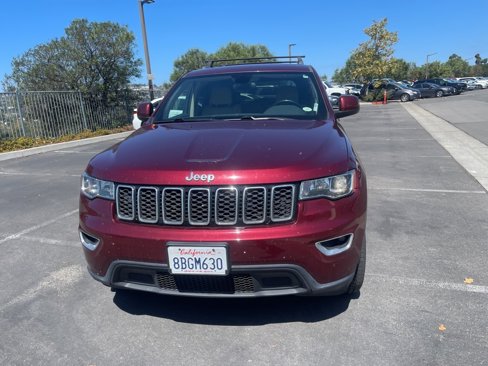 Used 2018 Jeep Grand Cherokee Laredo image 2