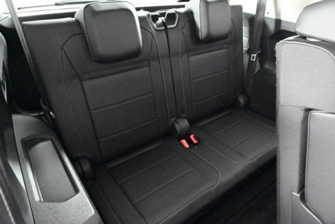 Used 2018 Volkswagen Tiguan SEL image 16