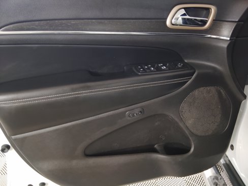 Used 2016 Jeep Grand Cherokee Limited image 8