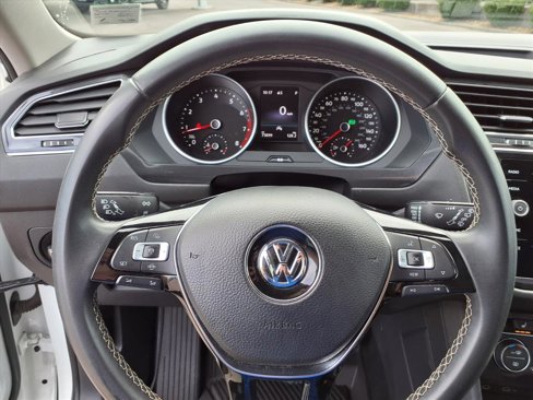 Used 2021 Volkswagen Tiguan SE image 10