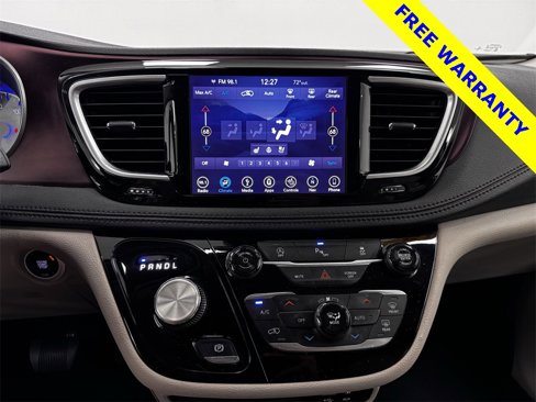 Used 2018 Chrysler Pacifica Limited image 22